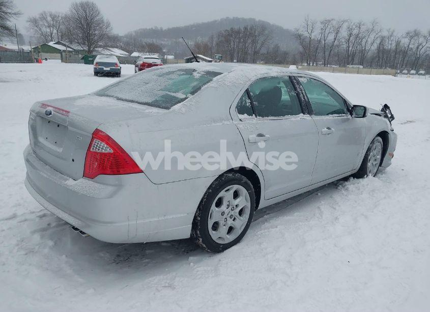 Photo 4 of 2011 Ford Fusion SE (VIN 3FAHP0HA3BR311958)