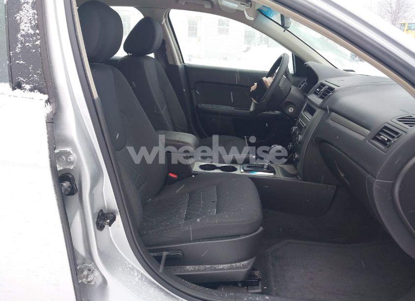 Photo 5 of 2011 Ford Fusion SE (VIN 3FAHP0HA3BR311958)