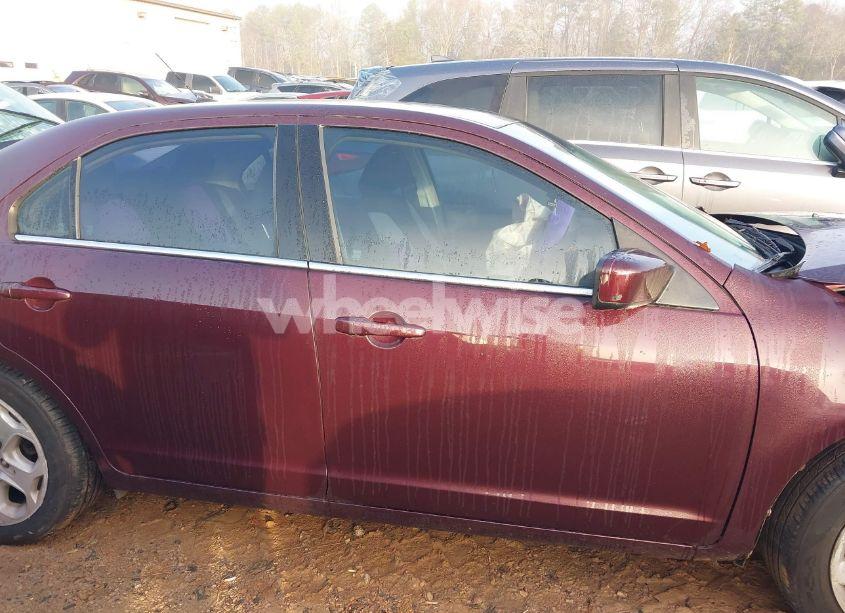 Photo 12 of 2011 Ford Fusion SE (VIN 3FAHP0HA3BR322734)