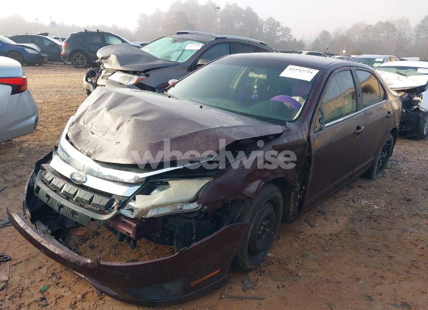 Photo 2 of 2011 Ford Fusion SE (VIN 3FAHP0HA3BR322734)