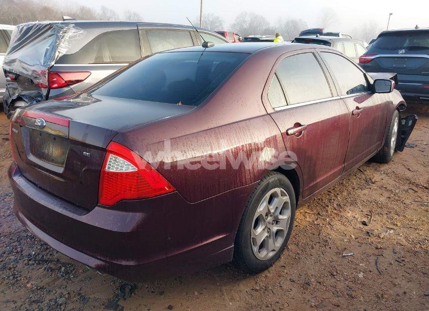 Photo 4 of 2011 Ford Fusion SE (VIN 3FAHP0HA3BR322734)