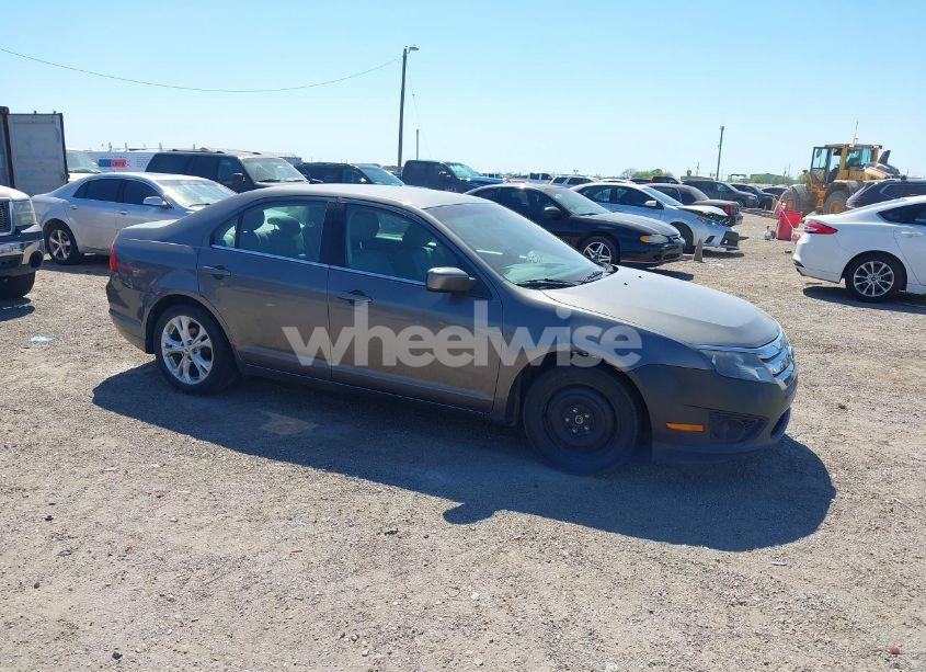 2012 Ford Fusion SE (VIN 3FAHP0HA3CR115827) main photo