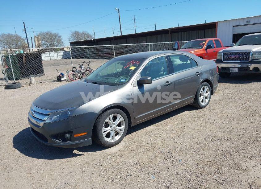 Photo 2 of 2012 Ford Fusion SE (VIN 3FAHP0HA3CR115827)