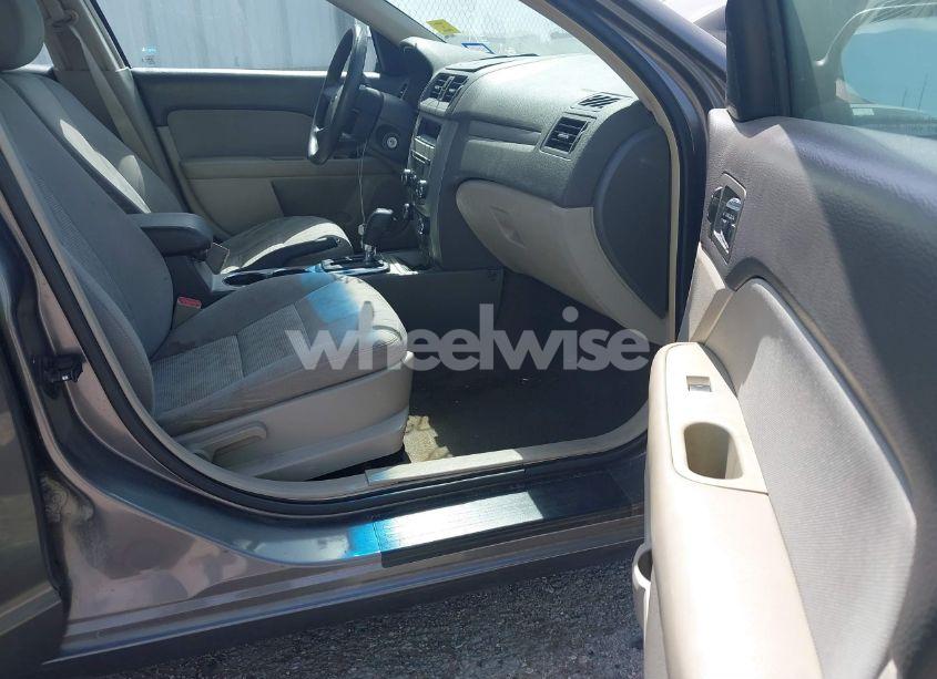 Photo 5 of 2012 Ford Fusion SE (VIN 3FAHP0HA3CR115827)