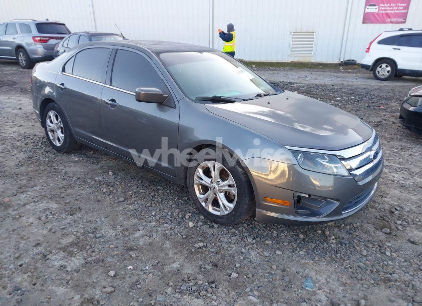 2012 Ford Fusion SE (VIN 3FAHP0HA3CR242593) main photo