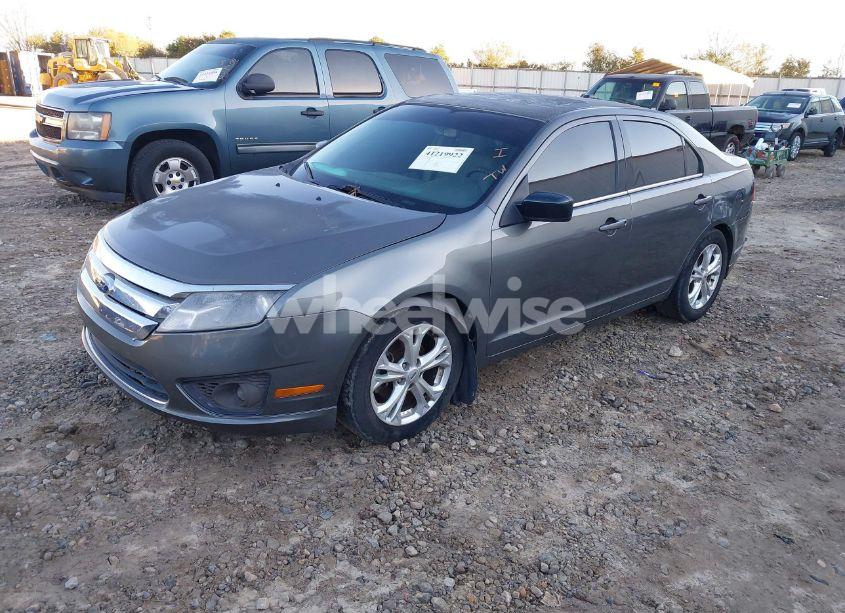 Photo 2 of 2012 Ford Fusion SE (VIN 3FAHP0HA3CR242593)