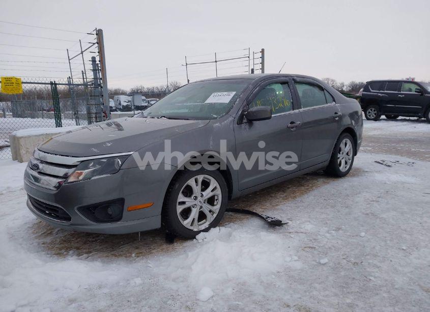 Photo 2 of 2012 Ford Fusion SE (VIN 3FAHP0HA3CR280664)