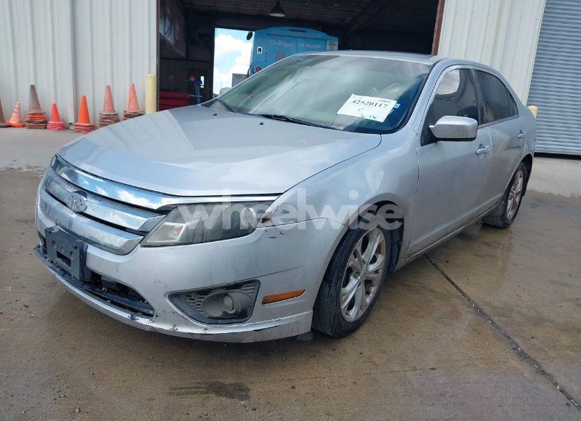 Photo 2 of 2012 Ford Fusion SE (VIN 3FAHP0HA3CR382613)