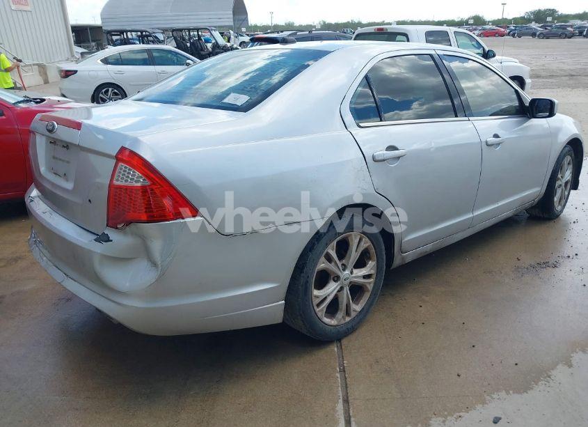 Photo 4 of 2012 Ford Fusion SE (VIN 3FAHP0HA3CR382613)