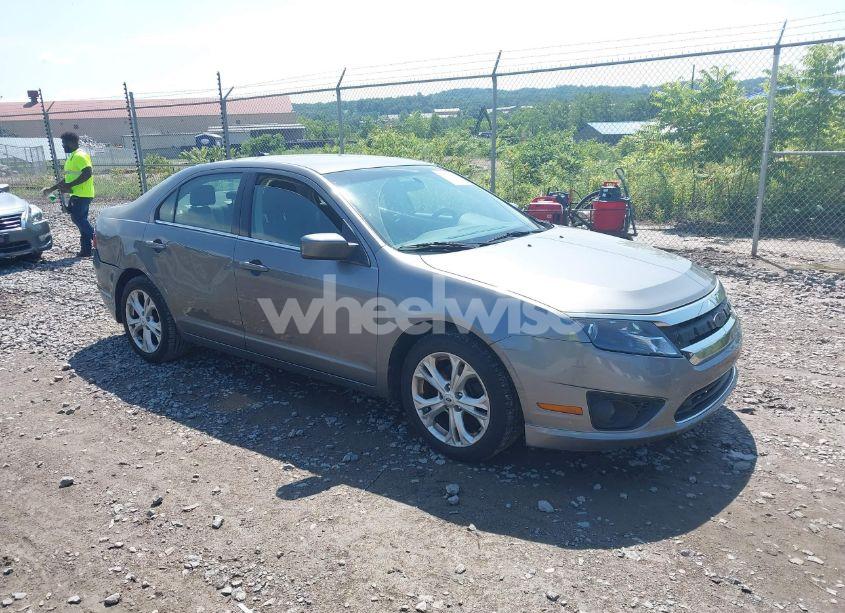 2012 Ford Fusion SE (VIN 3FAHP0HA3CR431079) main photo