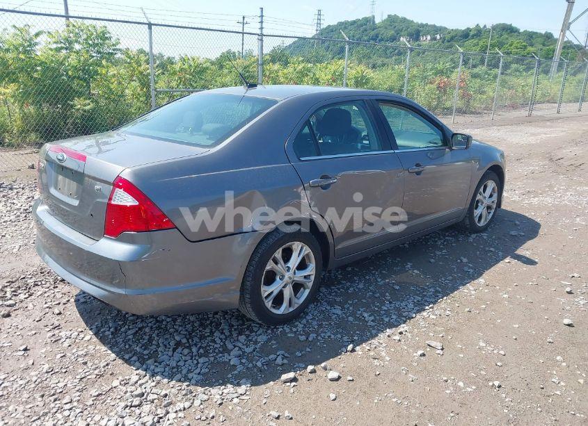 Photo 4 of 2012 Ford Fusion SE (VIN 3FAHP0HA3CR431079)
