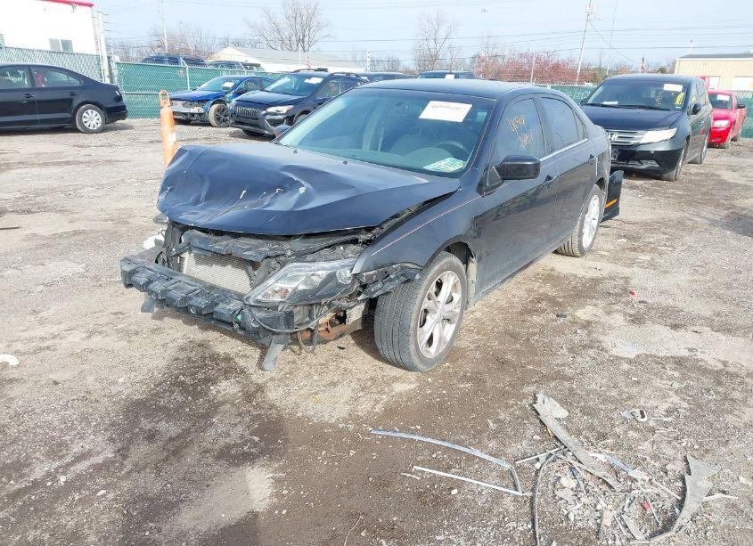 Photo 2 of 2012 Ford Fusion SE (VIN 3FAHP0HA3CR445693)