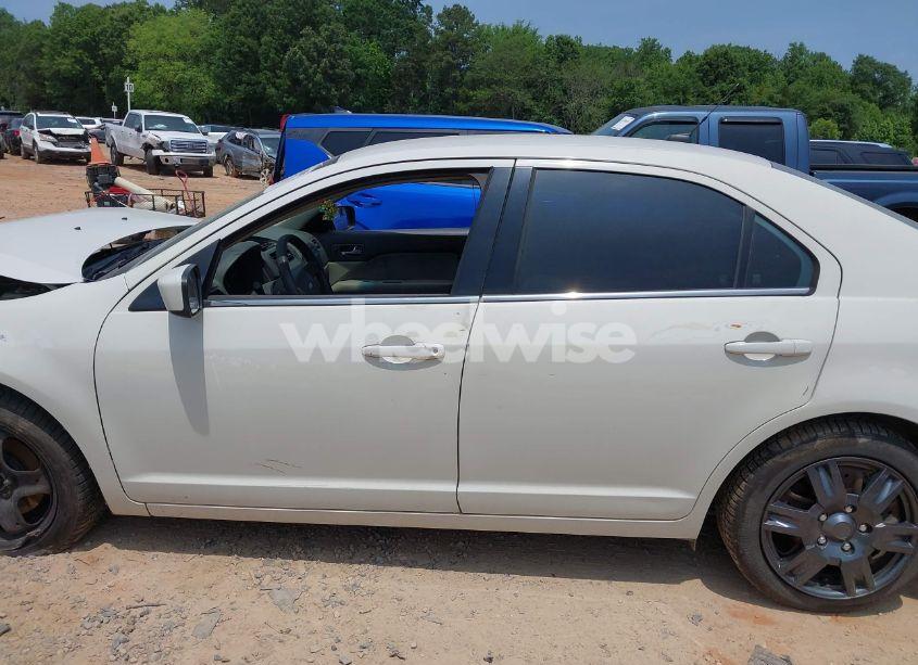 Photo 13 of 2010 Ford Fusion SE (VIN 3FAHP0HA4AR155735)