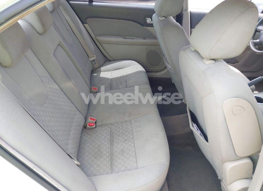 Photo 8 of 2010 Ford Fusion SE (VIN 3FAHP0HA4AR155735)