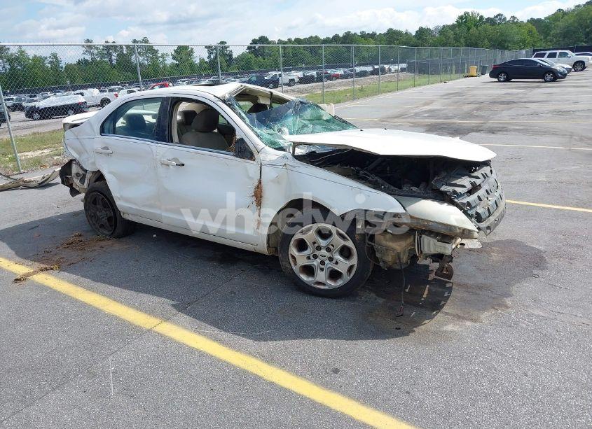 2010 Ford Fusion SE (VIN 3FAHP0HA4AR166105) main photo