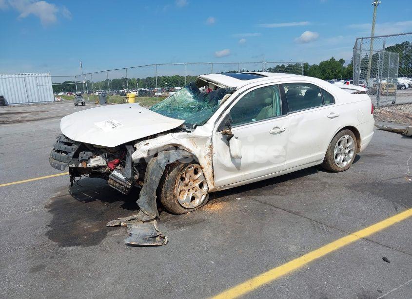 Photo 2 of 2010 Ford Fusion SE (VIN 3FAHP0HA4AR166105)