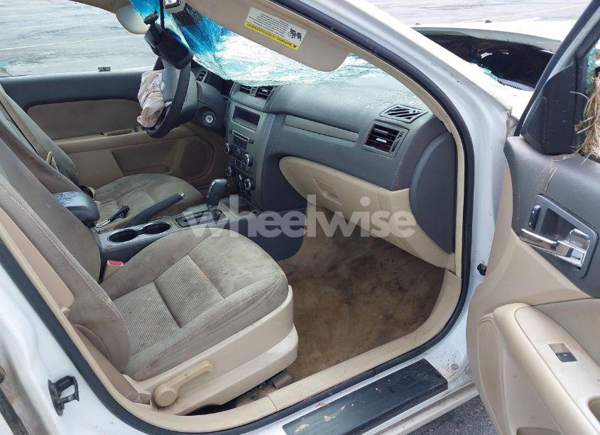 Photo 5 of 2010 Ford Fusion SE (VIN 3FAHP0HA4AR166105)