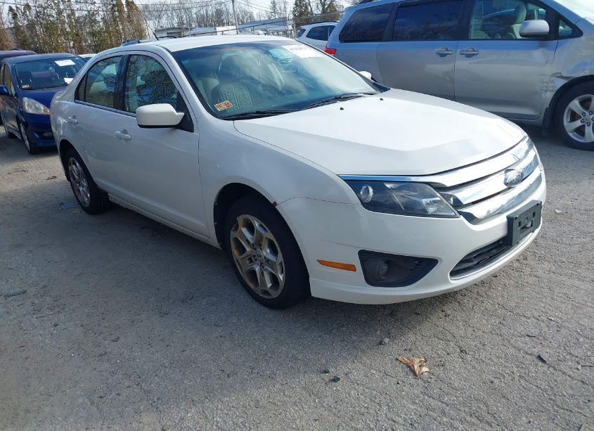 2010 Ford Fusion SE (VIN 3FAHP0HA4AR224150) main photo