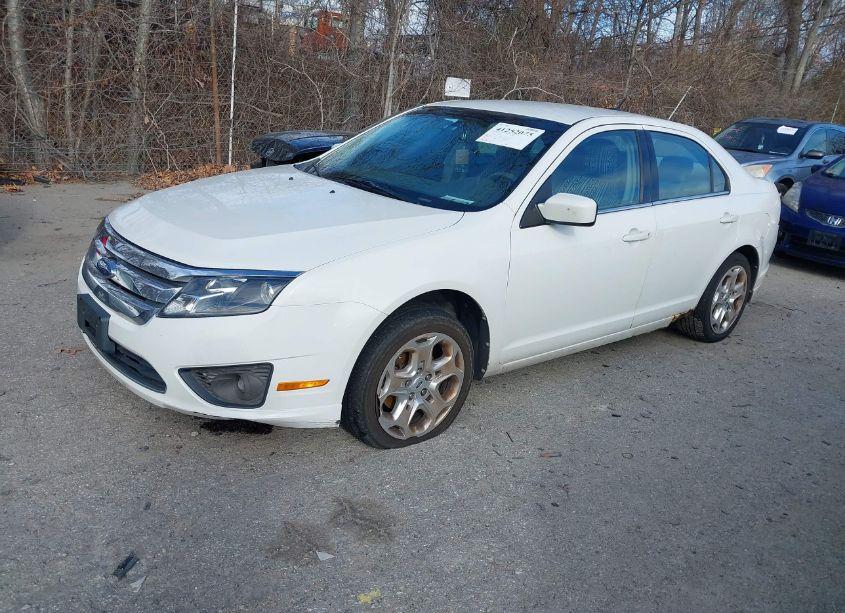 Photo 2 of 2010 Ford Fusion SE (VIN 3FAHP0HA4AR224150)