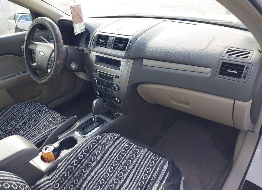 Photo 5 of 2010 Ford Fusion SE (VIN 3FAHP0HA4AR224150)