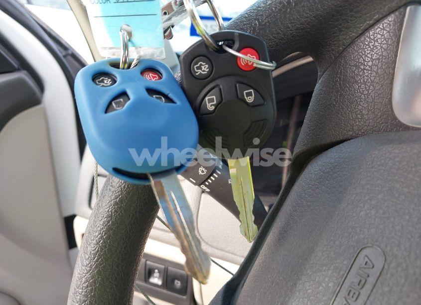 Photo 11 of 2010 Ford Fusion SE (VIN 3FAHP0HA4AR293386)