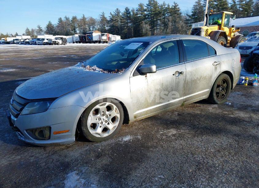 Photo 2 of 2010 Ford Fusion SE (VIN 3FAHP0HA4AR316648)