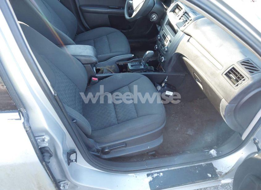 Photo 5 of 2010 Ford Fusion SE (VIN 3FAHP0HA4AR316648)
