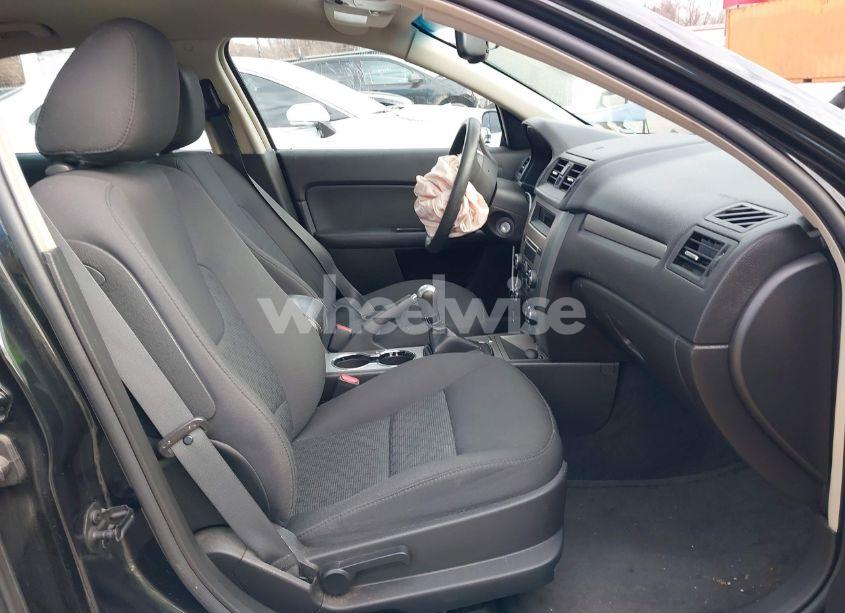 Photo 5 of 2010 Ford Fusion SE (VIN 3FAHP0HA4AR316889)