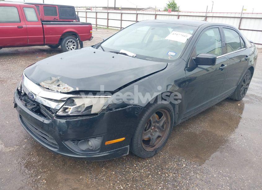 Photo 2 of 2010 Ford Fusion SE (VIN 3FAHP0HA4AR360231)