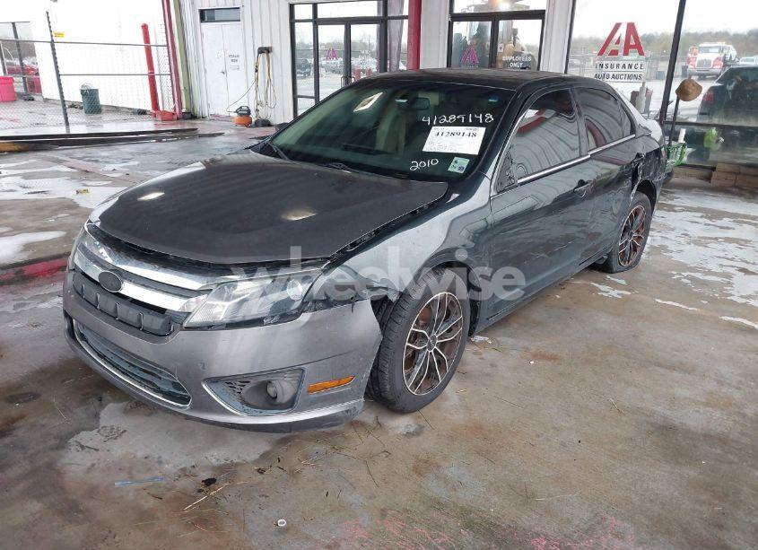 Photo 2 of 2010 Ford Fusion SE (VIN 3FAHP0HA4AR381144)