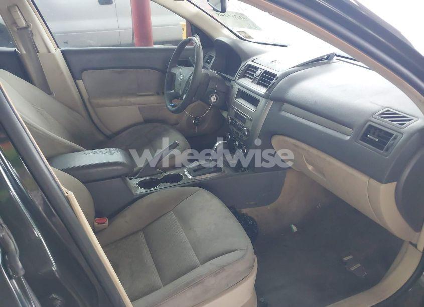 Photo 5 of 2010 Ford Fusion SE (VIN 3FAHP0HA4AR381144)