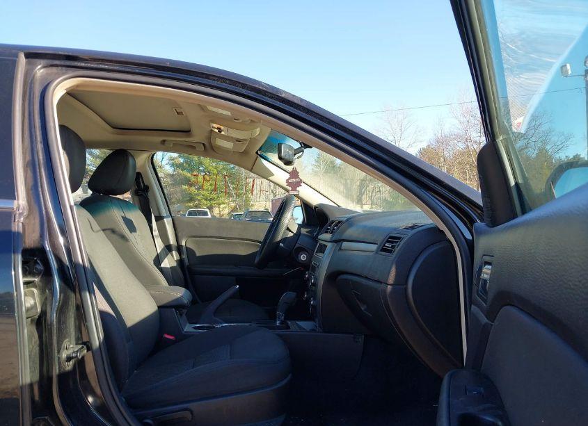 Photo 5 of 2010 Ford Fusion SE (VIN 3FAHP0HA4AR391981)