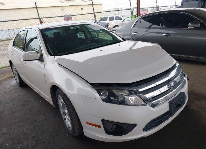2010 Ford Fusion SE (VIN 3FAHP0HA4AR423540) main photo