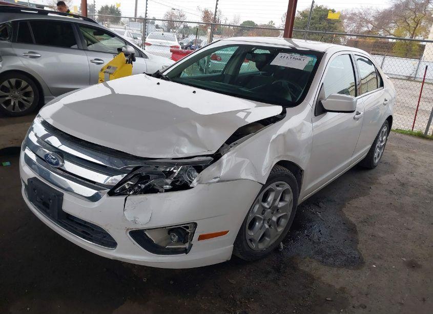 Photo 2 of 2010 Ford Fusion SE (VIN 3FAHP0HA4AR423540)