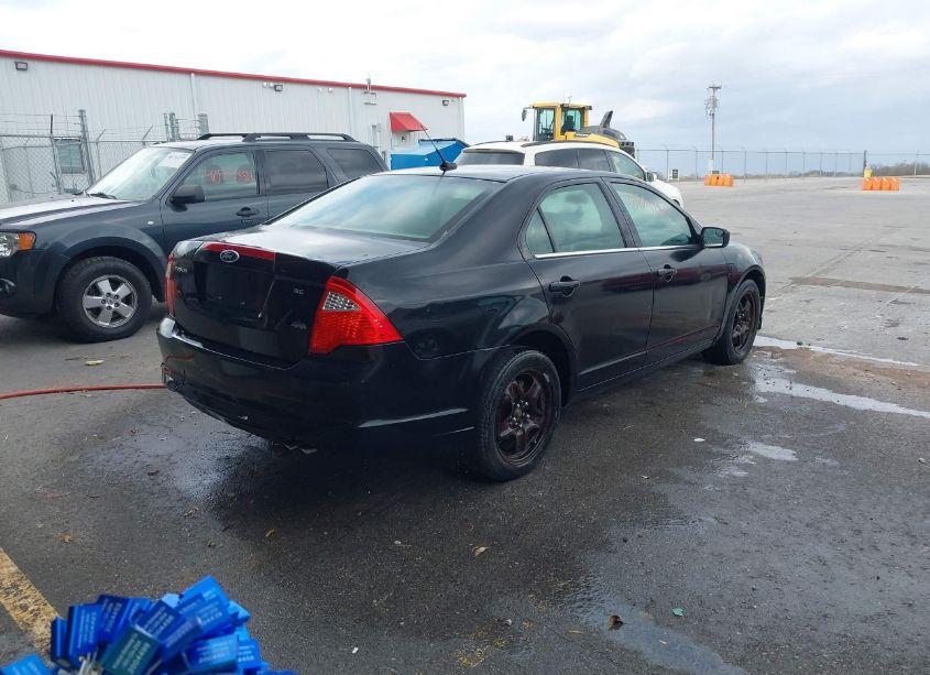 Photo 4 of 2011 Ford Fusion SE (VIN 3FAHP0HA4BR128861)