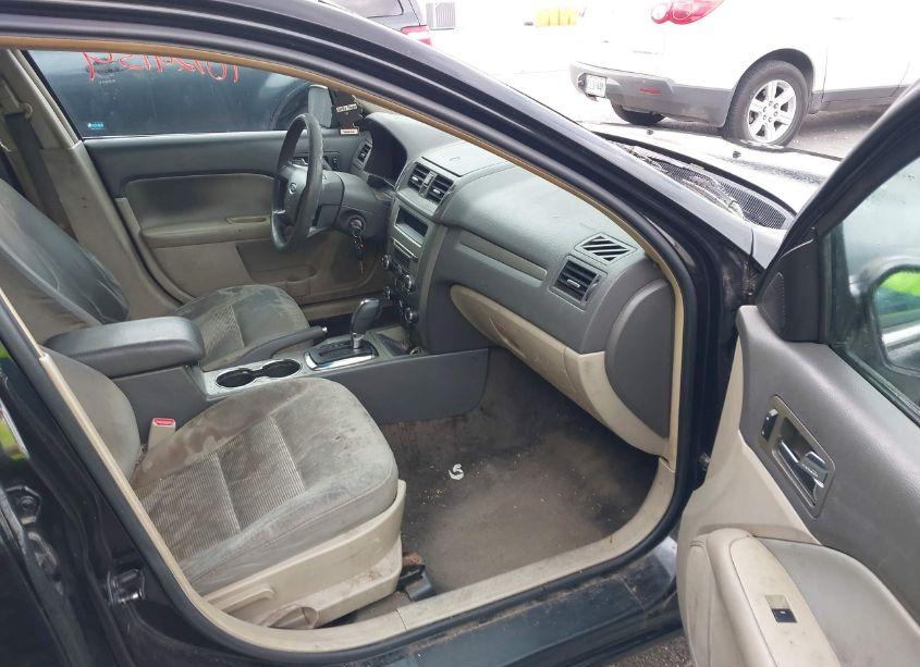 Photo 5 of 2011 Ford Fusion SE (VIN 3FAHP0HA4BR128861)