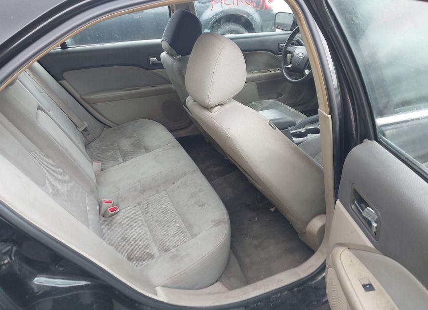 Photo 8 of 2011 Ford Fusion SE (VIN 3FAHP0HA4BR128861)