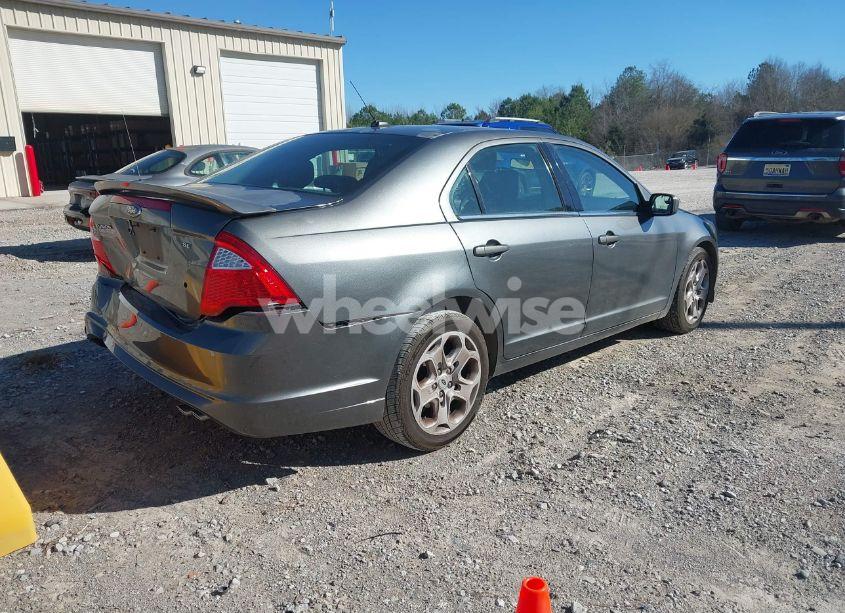Photo 4 of 2011 Ford Fusion SE (VIN 3FAHP0HA4BR164369)