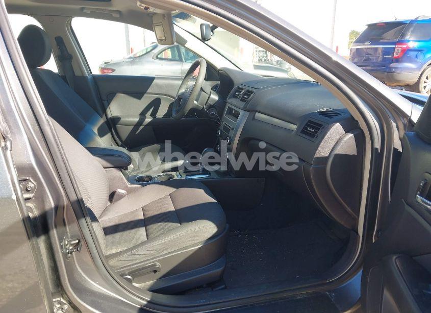 Photo 5 of 2011 Ford Fusion SE (VIN 3FAHP0HA4BR164369)