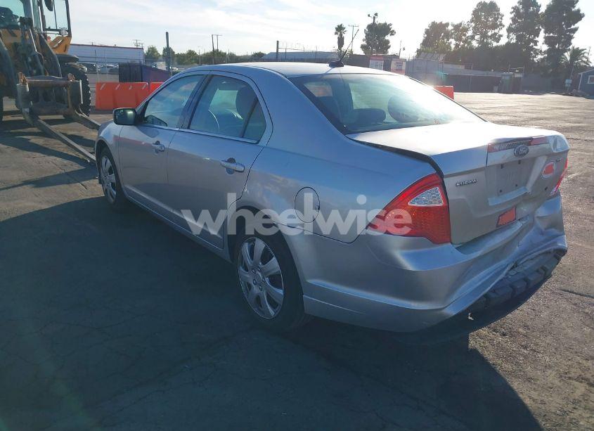Photo 3 of 2011 Ford Fusion SE (VIN 3FAHP0HA4BR196979)
