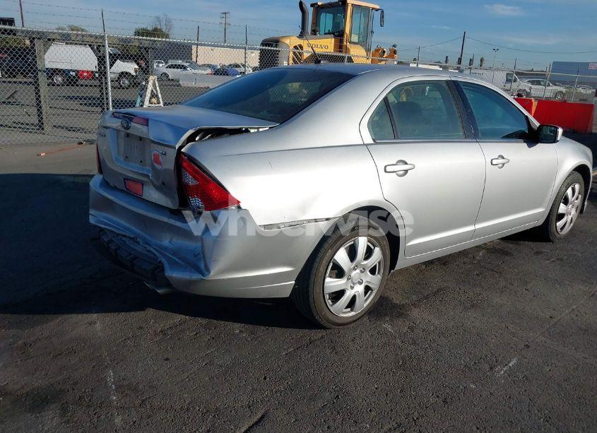 Photo 4 of 2011 Ford Fusion SE (VIN 3FAHP0HA4BR196979)