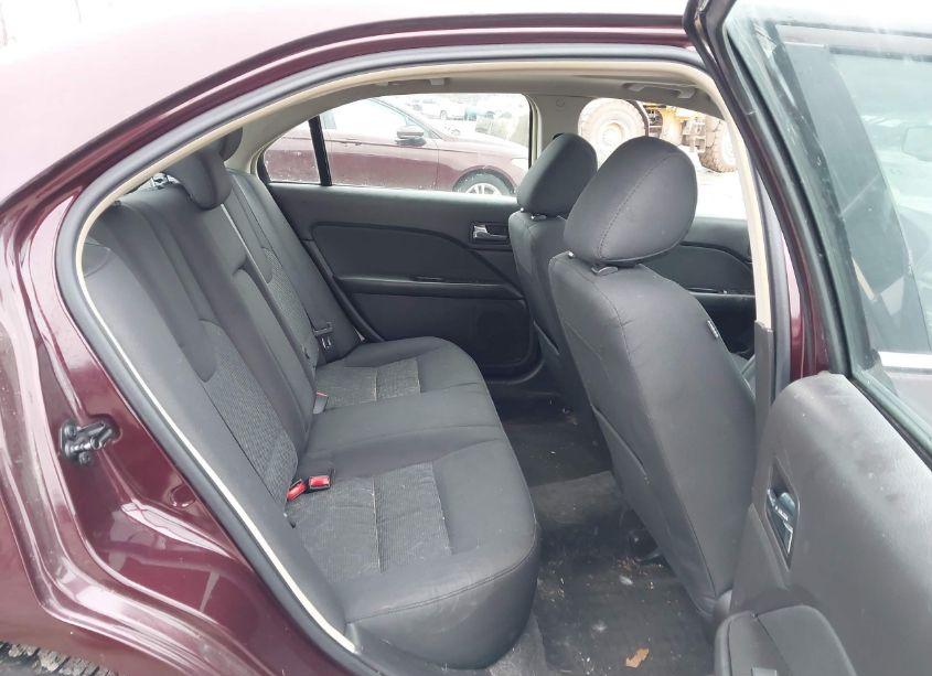 Photo 8 of 2011 Ford Fusion SE (VIN 3FAHP0HA4BR200125)