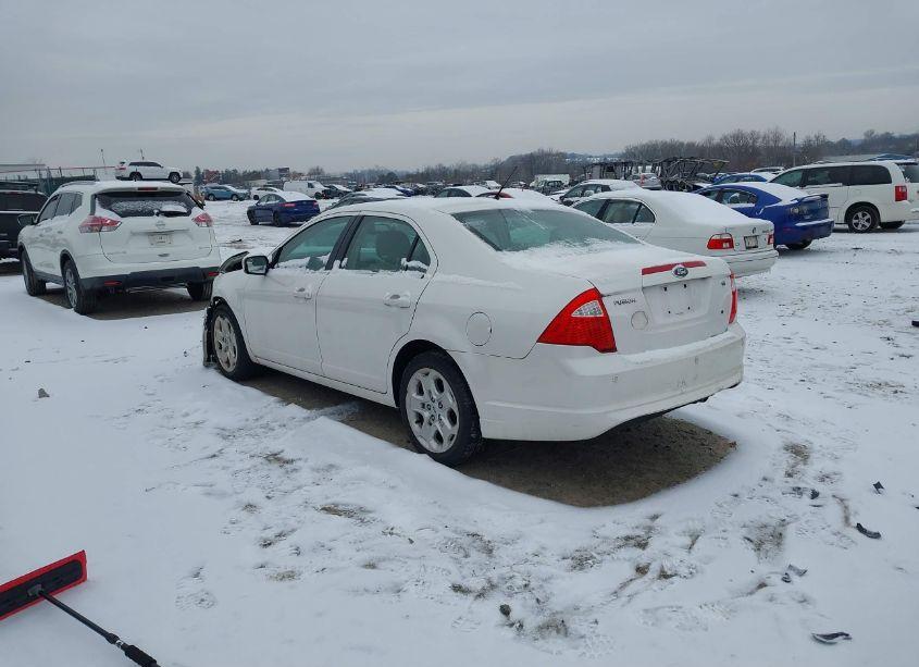 Photo 3 of 2011 Ford Fusion SE (VIN 3FAHP0HA4BR216762)