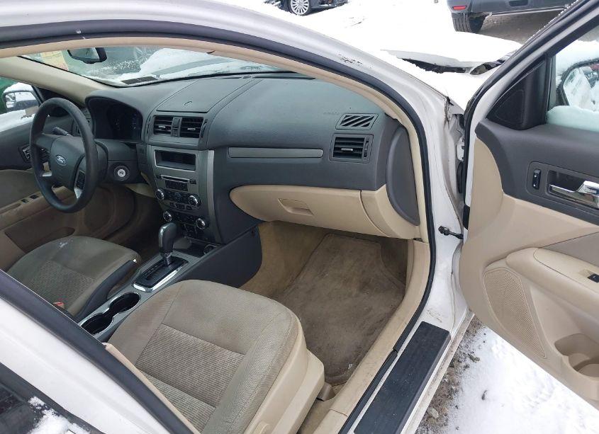Photo 5 of 2011 Ford Fusion SE (VIN 3FAHP0HA4BR216762)