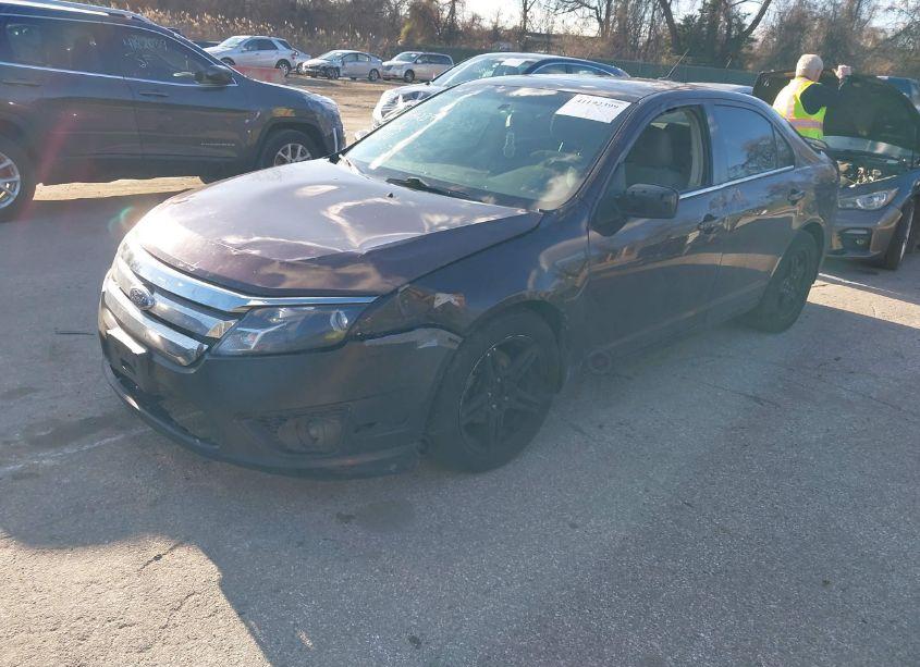 Photo 2 of 2011 Ford Fusion SE (VIN 3FAHP0HA4BR277383)