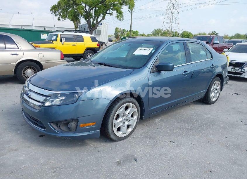 Photo 2 of 2011 Ford Fusion SE (VIN 3FAHP0HA4BR290229)