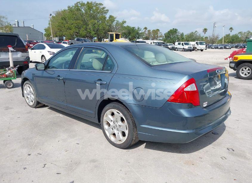 Photo 3 of 2011 Ford Fusion SE (VIN 3FAHP0HA4BR290229)