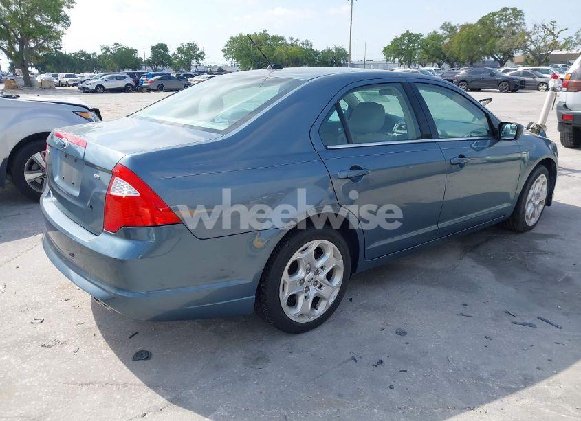 Photo 4 of 2011 Ford Fusion SE (VIN 3FAHP0HA4BR290229)