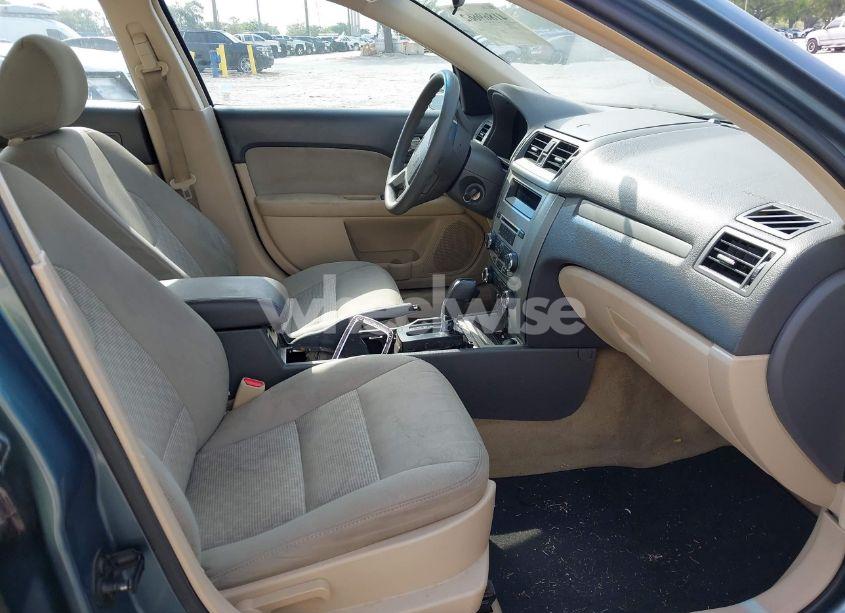 Photo 5 of 2011 Ford Fusion SE (VIN 3FAHP0HA4BR290229)