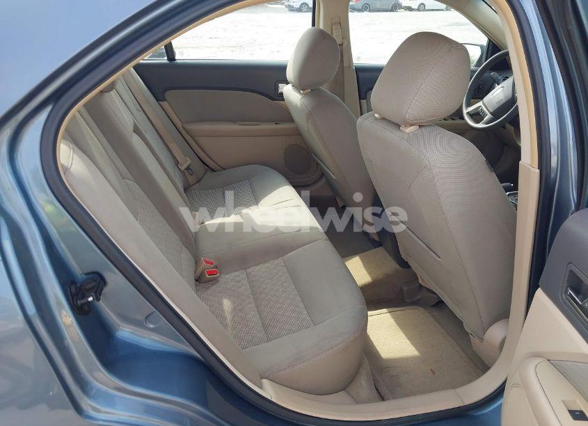 Photo 8 of 2011 Ford Fusion SE (VIN 3FAHP0HA4BR290229)